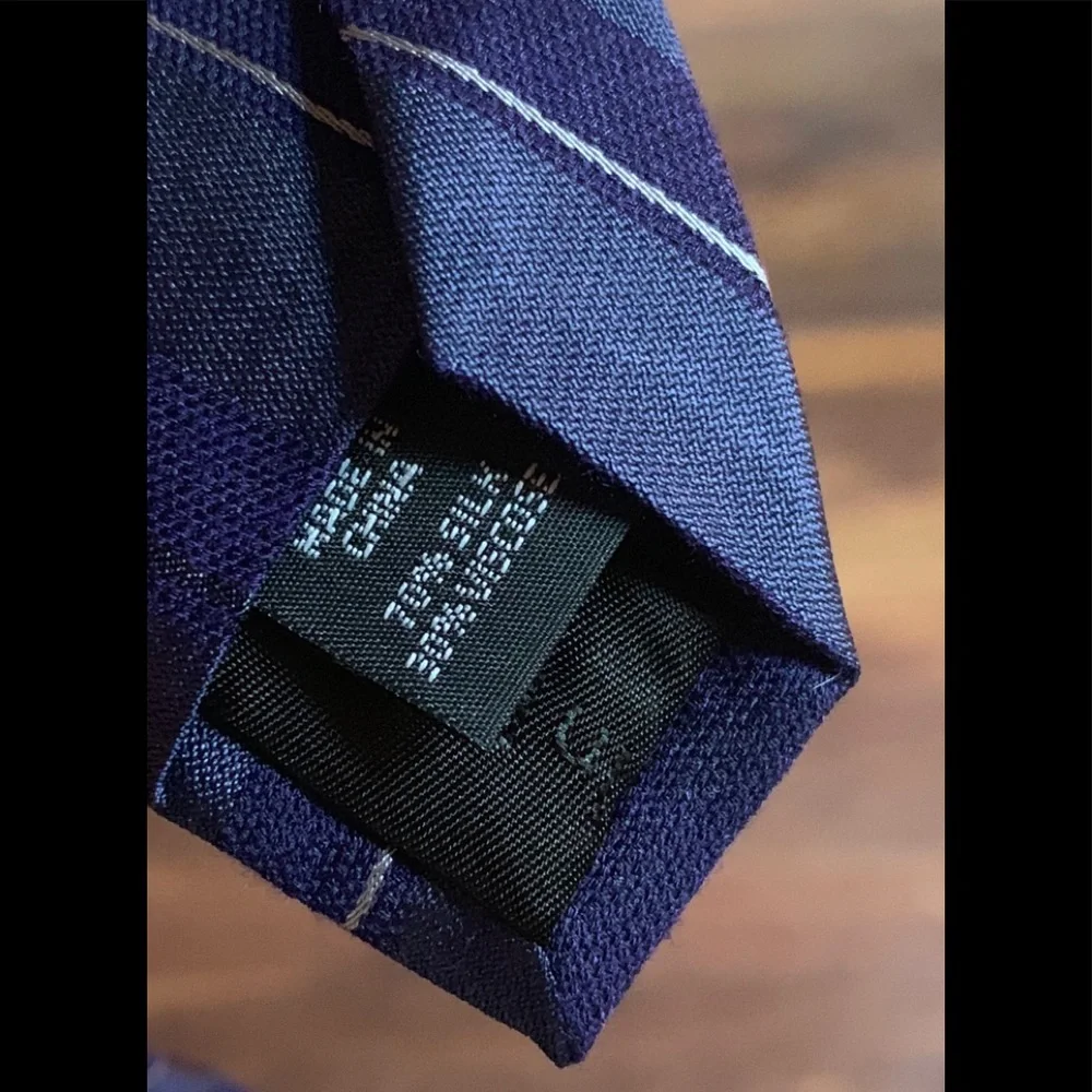 NWT CALVIN KLEIN Silk Blend Necktie